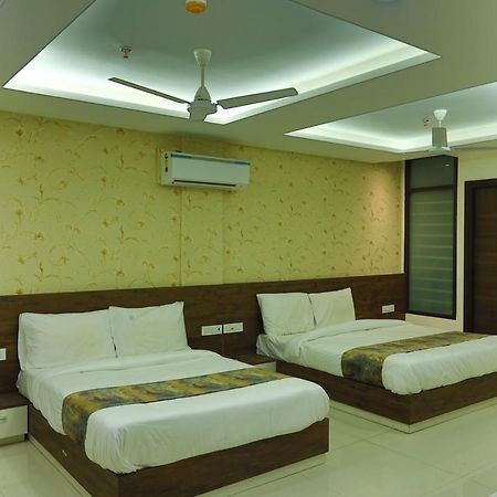 Hotel Golden Leaf Mohali Esterno foto