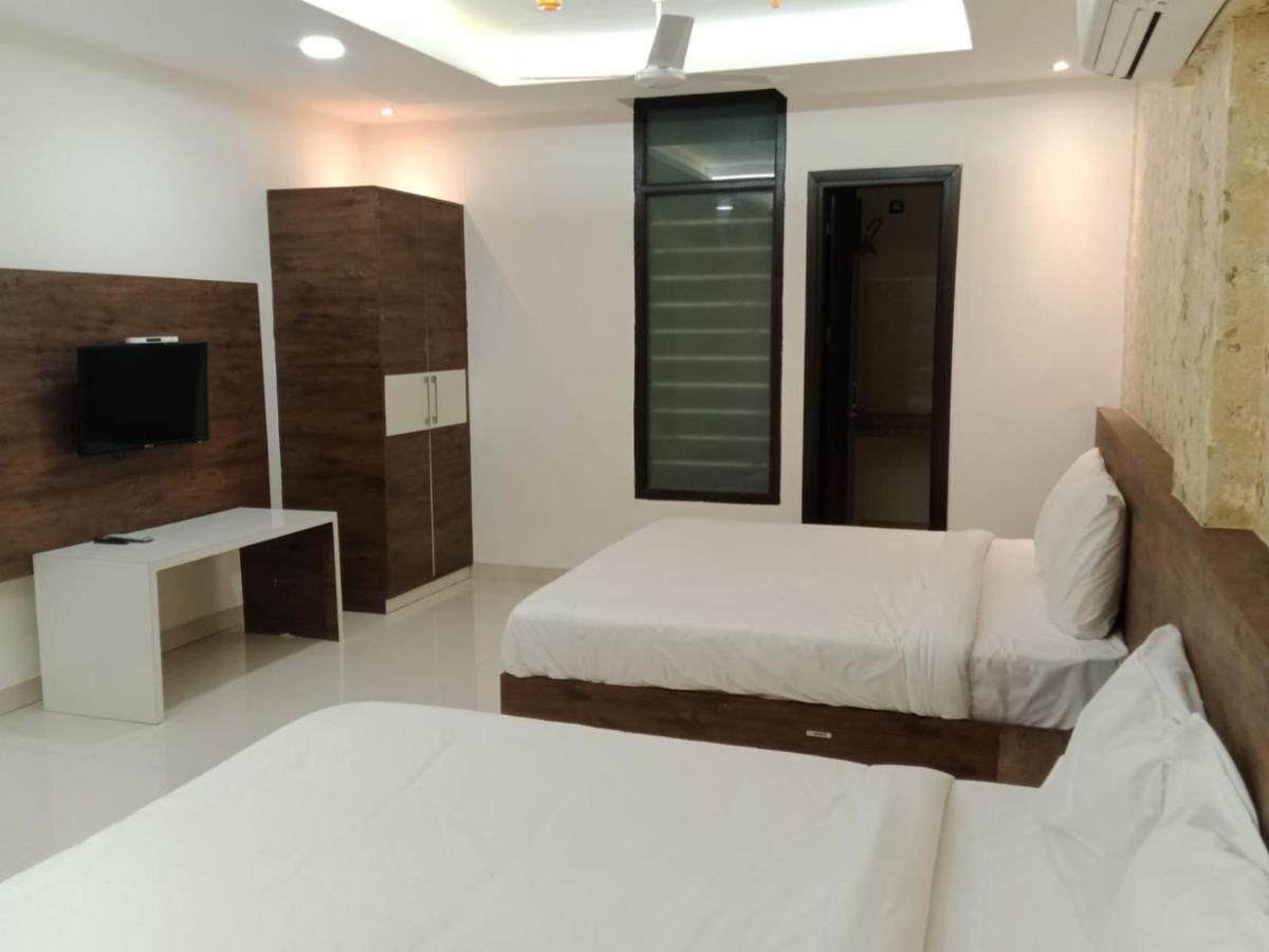 Hotel Golden Leaf Mohali Esterno foto