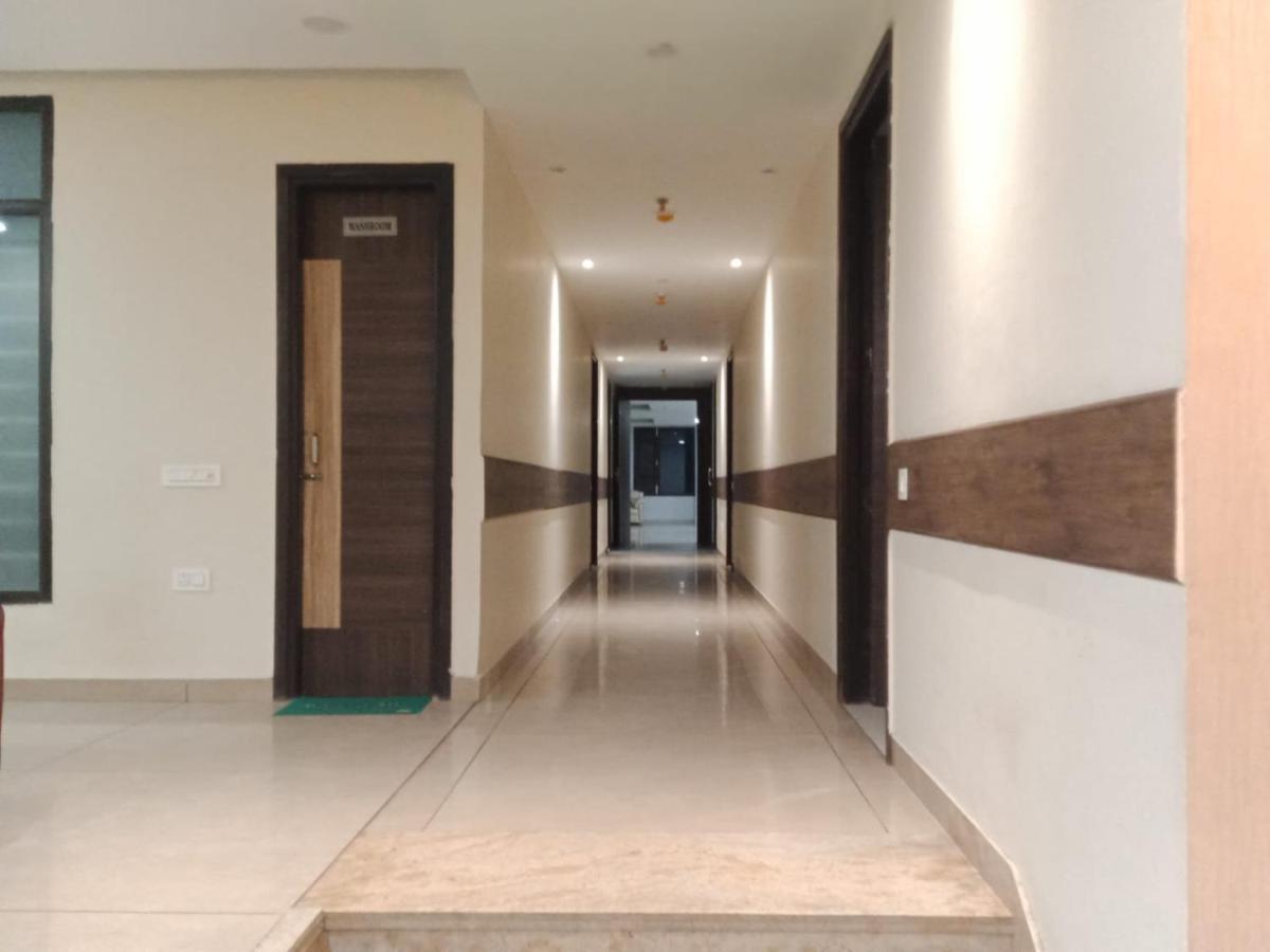 Hotel Golden Leaf Mohali Esterno foto
