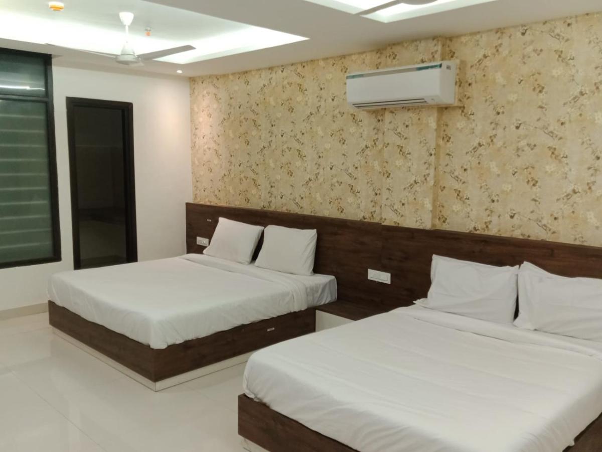 Hotel Golden Leaf Mohali Esterno foto