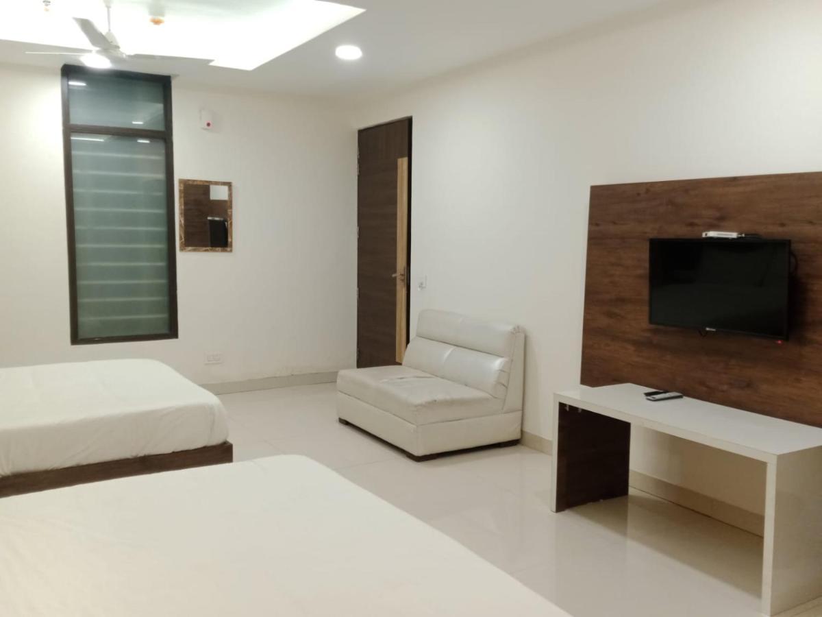 Hotel Golden Leaf Mohali Esterno foto