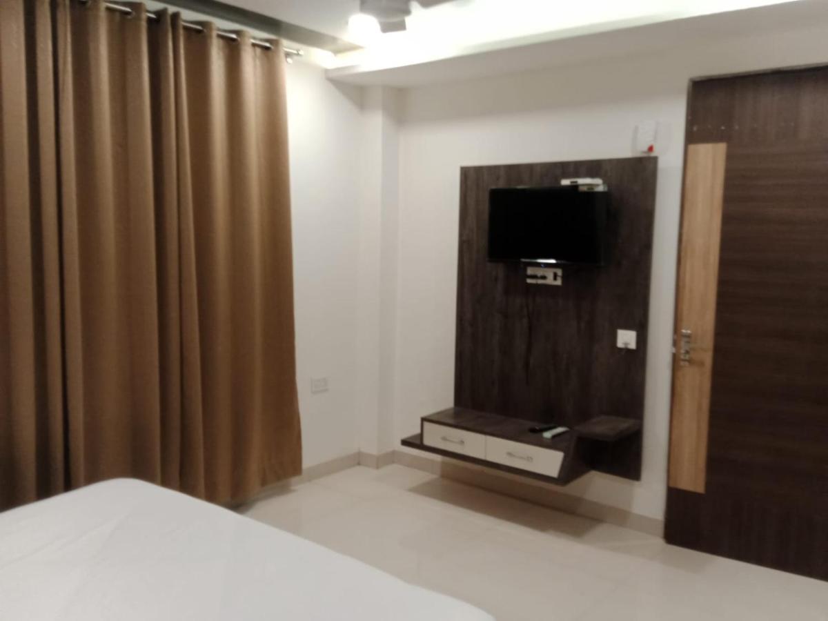 Hotel Golden Leaf Mohali Esterno foto