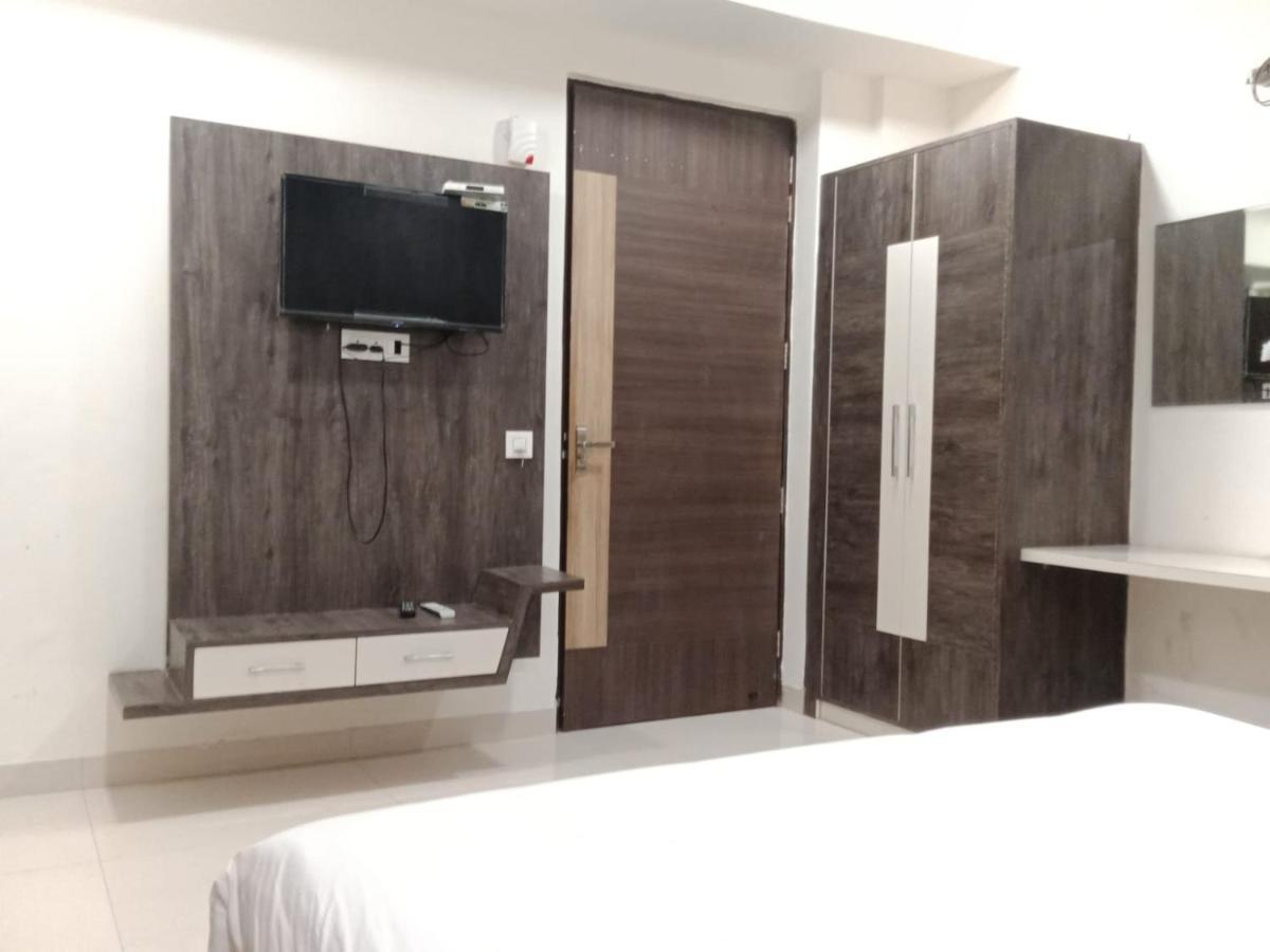 Hotel Golden Leaf Mohali Esterno foto