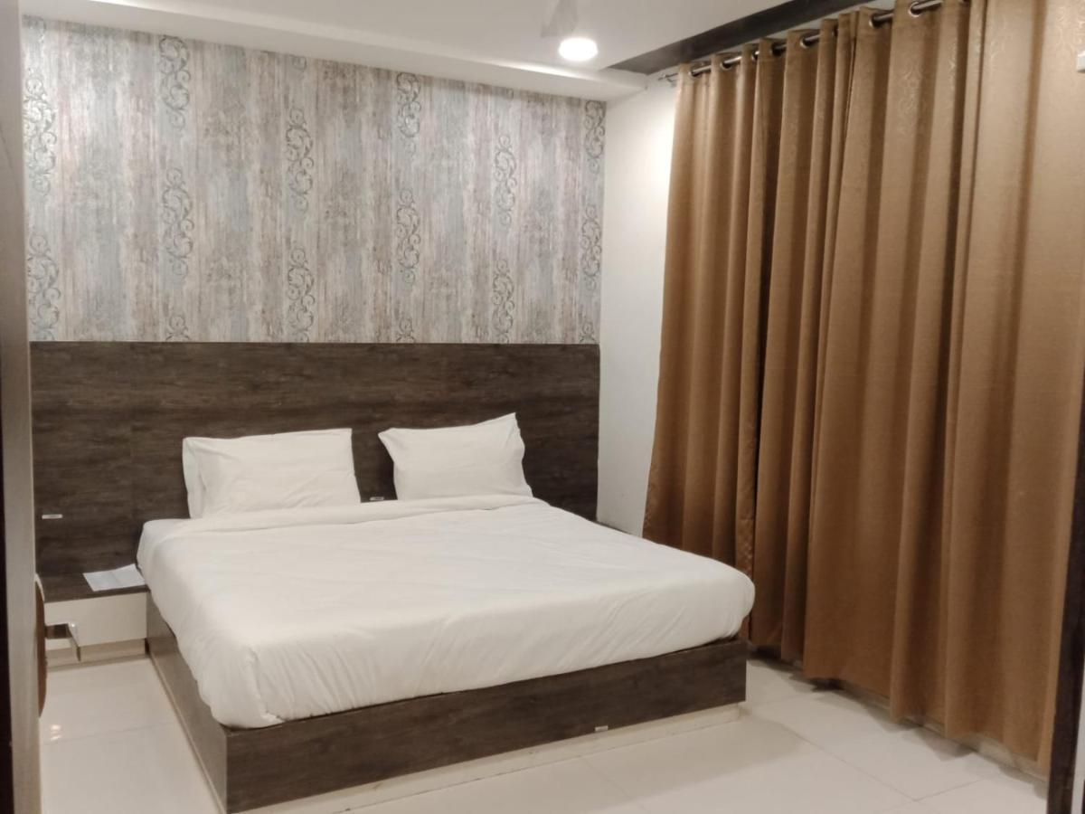 Hotel Golden Leaf Mohali Esterno foto