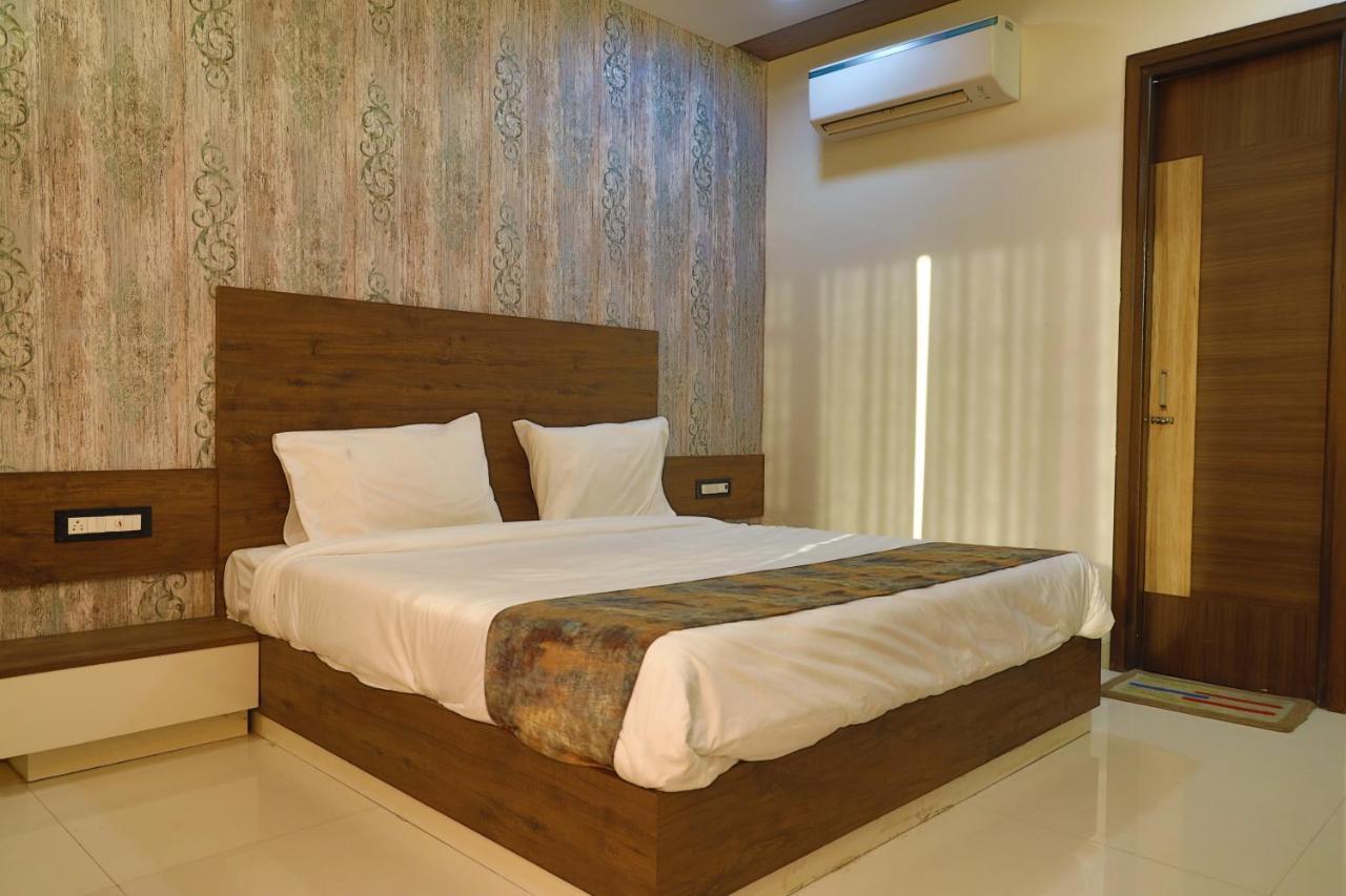Hotel Golden Leaf Mohali Esterno foto